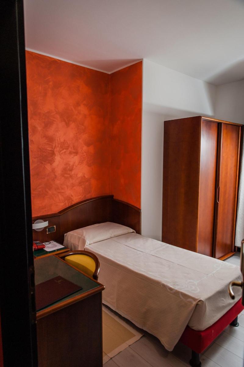 Hotel Daunia Modena Esterno foto