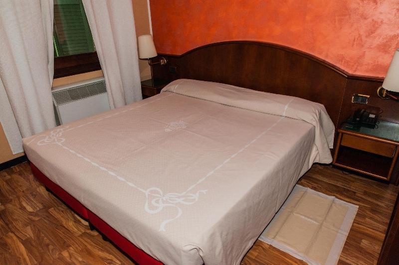 Hotel Daunia Modena Esterno foto